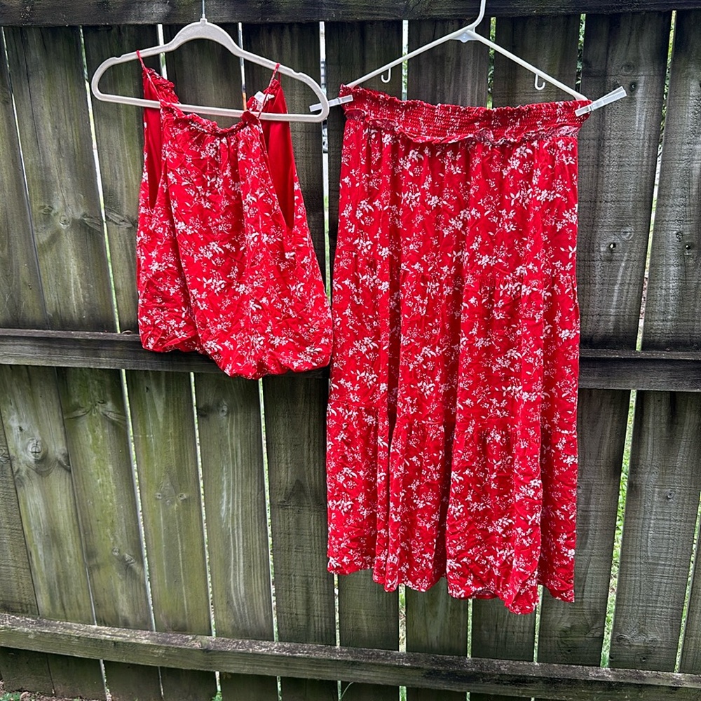 By the river two piece set red with white flowers pattern